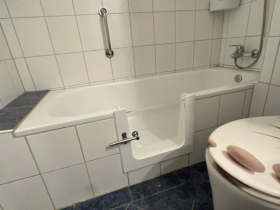 Badewannentür einbauen